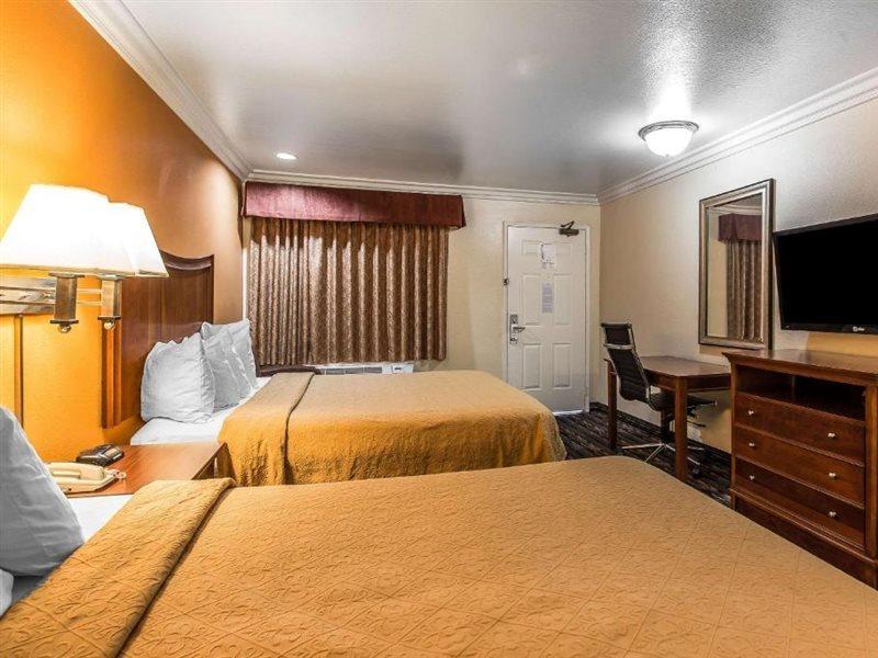 Quality Inn Lake Elsinore I-15 Экстерьер фото