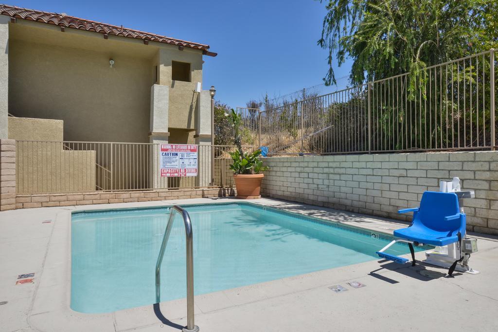 Quality Inn Lake Elsinore I-15 Экстерьер фото