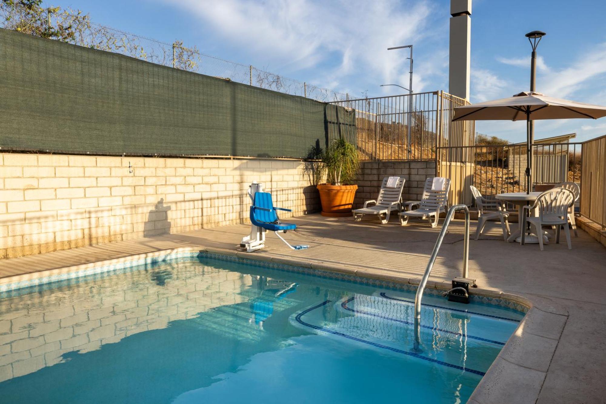 Quality Inn Lake Elsinore I-15 Экстерьер фото