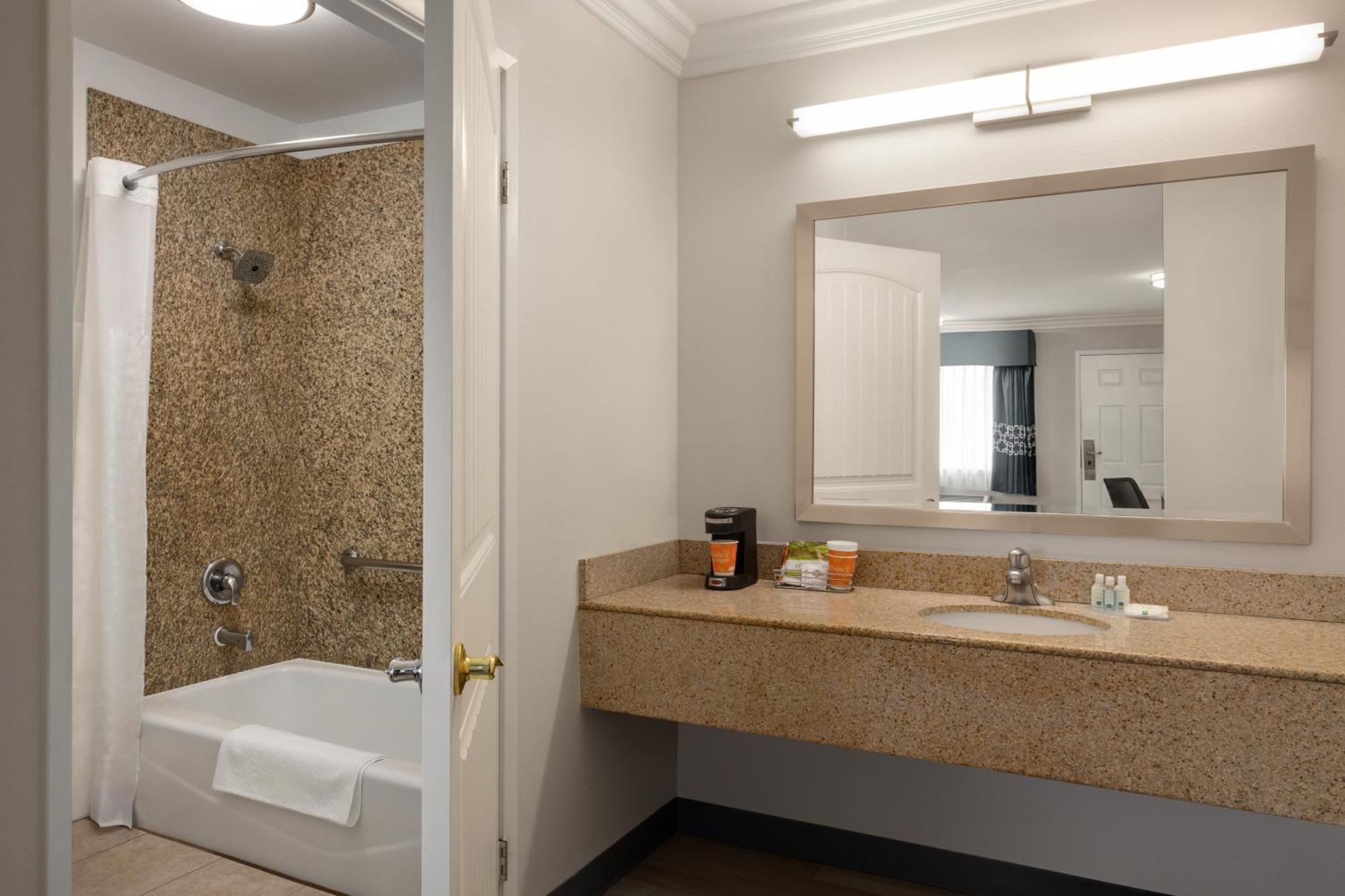 Quality Inn Lake Elsinore I-15 Экстерьер фото