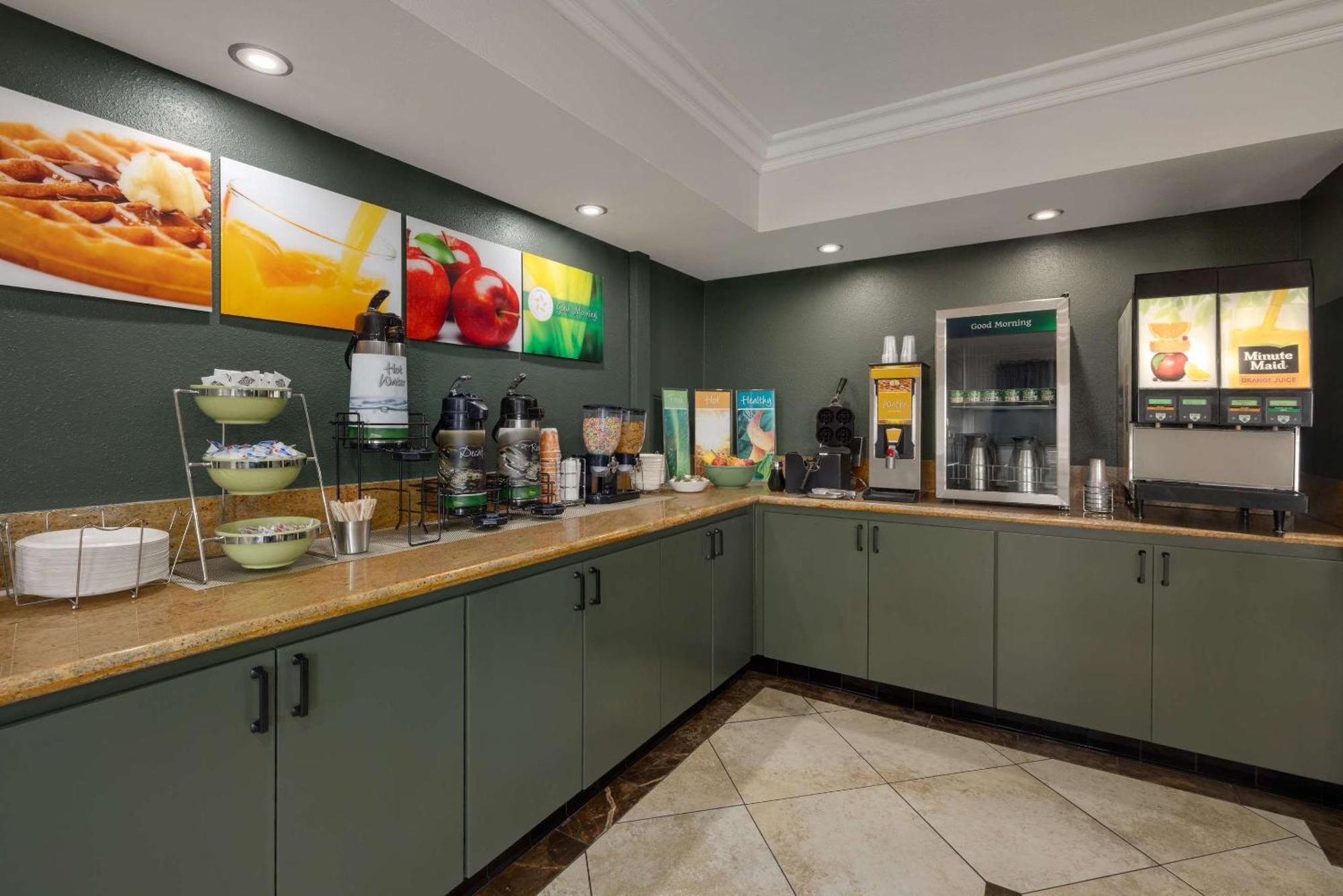 Quality Inn Lake Elsinore I-15 Экстерьер фото