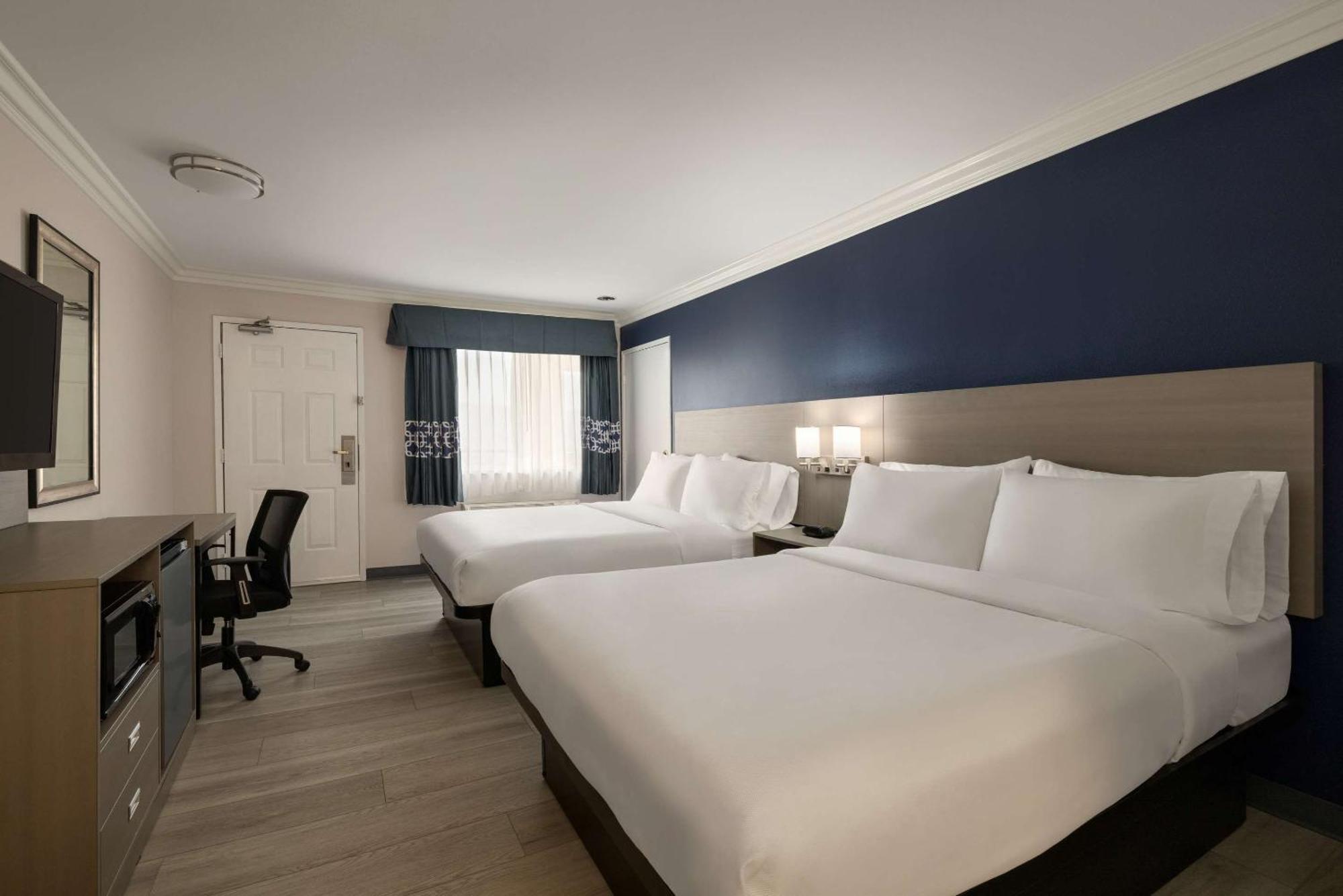 Quality Inn Lake Elsinore I-15 Экстерьер фото